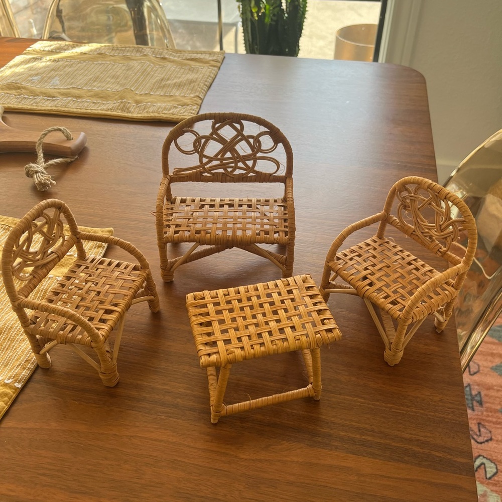 VTG Rattan doll furniture